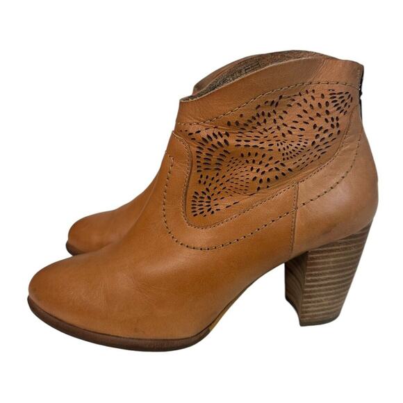 UGG Charlotte Perforated Tan Leather Cowgirl Ankle Booties Zip Back Sz 7 EU 38 - Picture 7 of 13